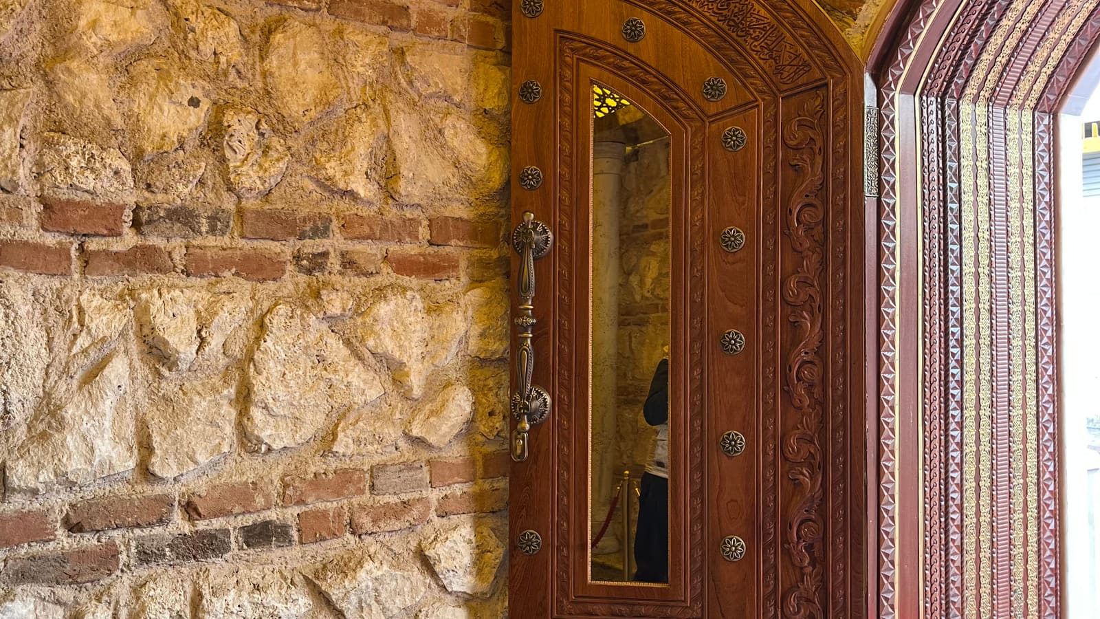 URLASTONE doğal taş uygulaması — dış cephe